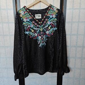 Savanna Jane Leopard Print Satin Long Sleeve Embroidered Black Blouse - Large